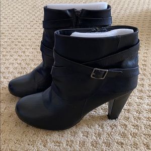 Madden girl Black booties!